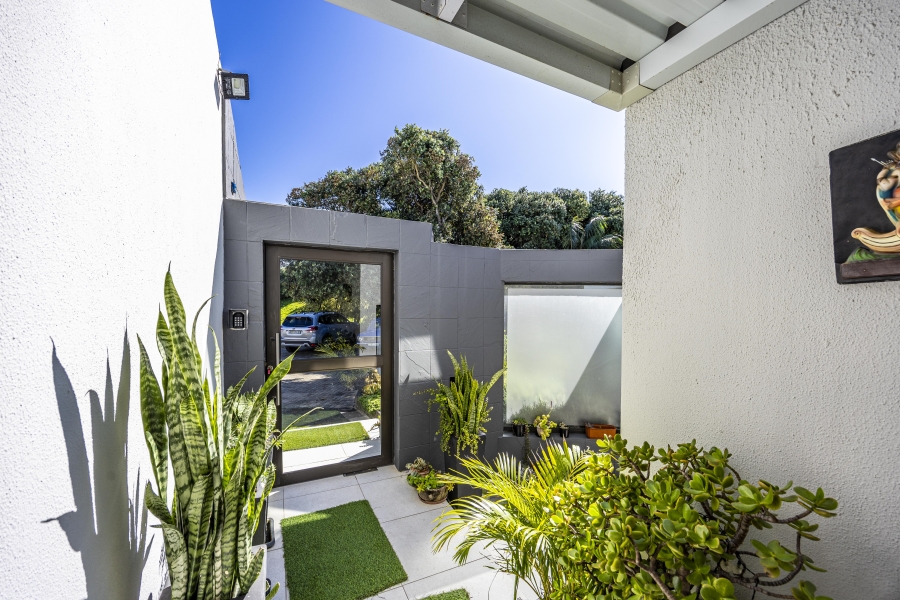 5 Bedroom Property for Sale in Gonubie Eastern Cape